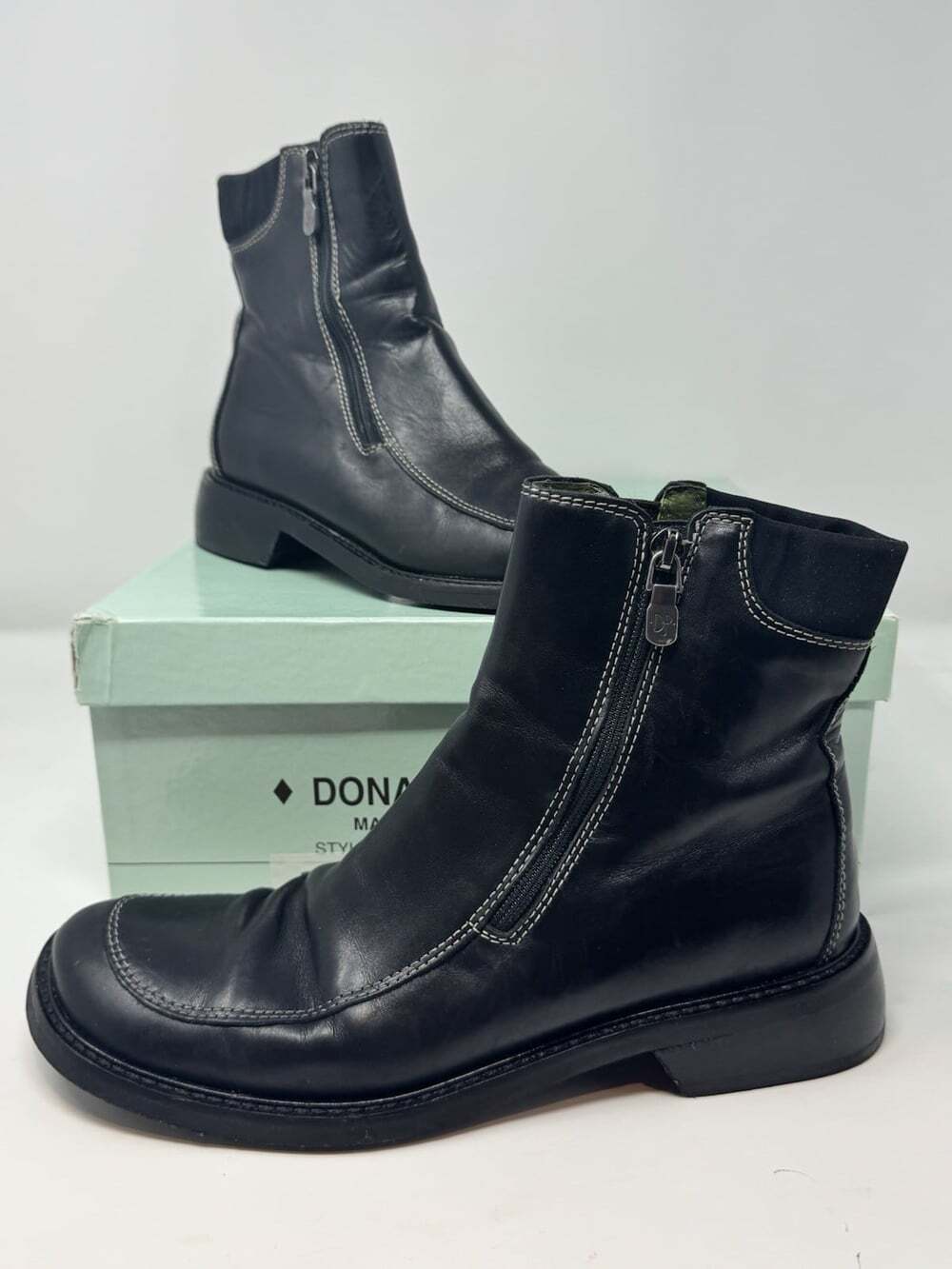 DONALD PLINER "AZARIA" Womens Italian Black Leather Ankle Boots 8 Narrow